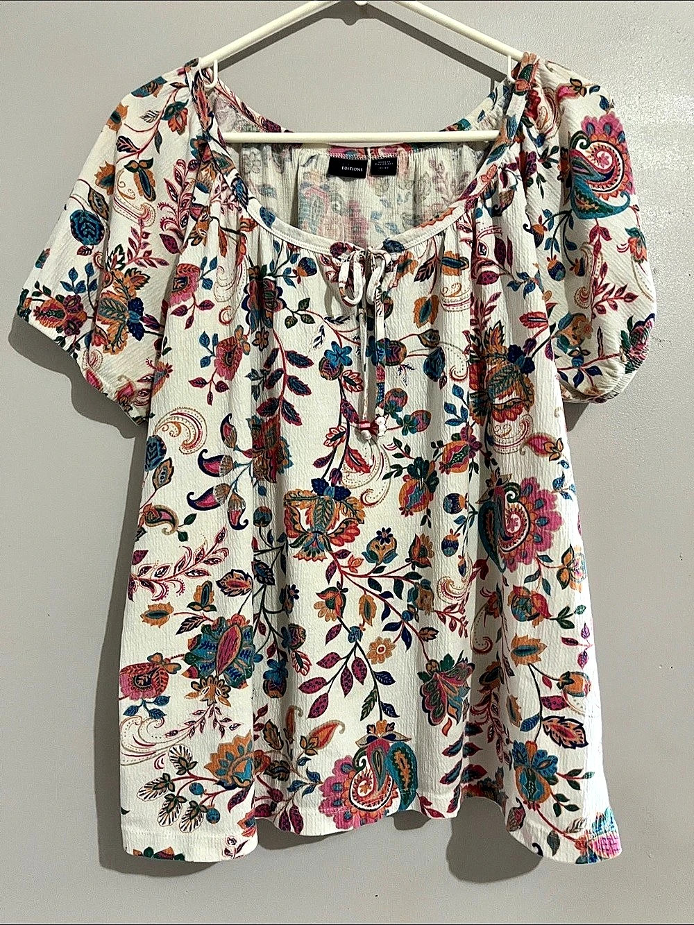 Basic Editions Paisley Top in White & Multicolor Size XL